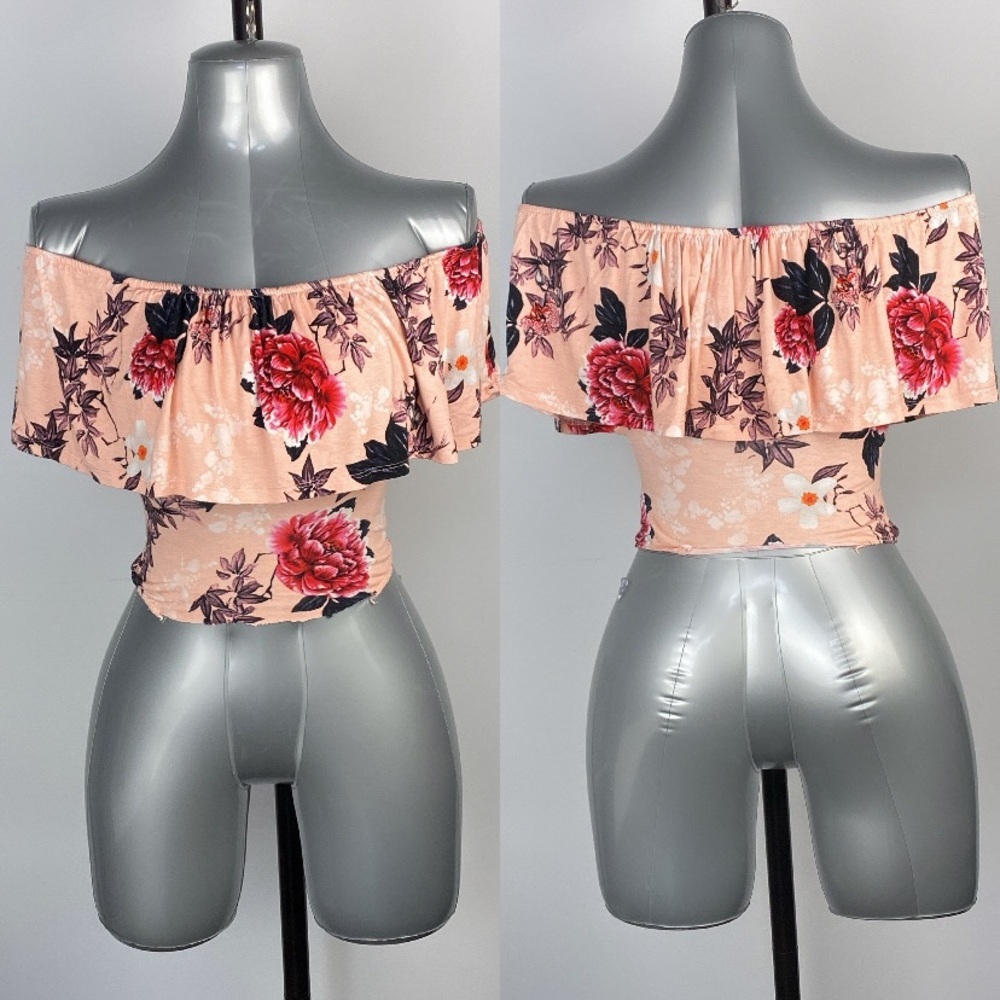 3/$15 Floral pattern cold shoulder pink black cropped top size XS